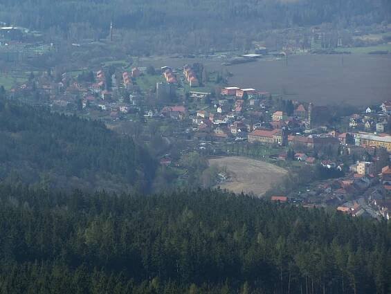 Pohled z Plešivce na Jince (směr JZ)