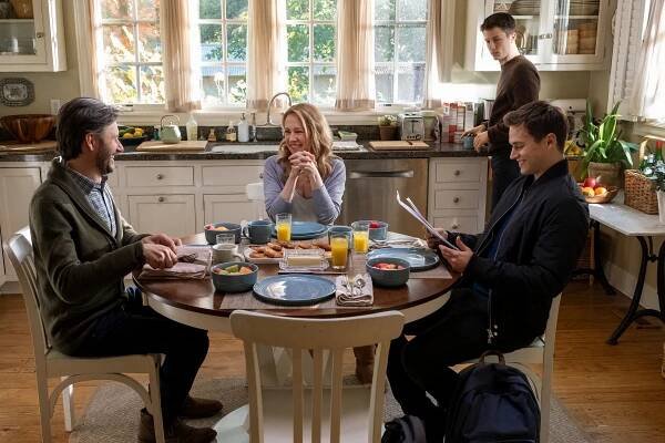 Proč? 13x proto - Přijetí/zamítnutí - Z filmu - Josh Hamilton, Amy Hargreaves, Dylan Minnette, Brandon Flynn