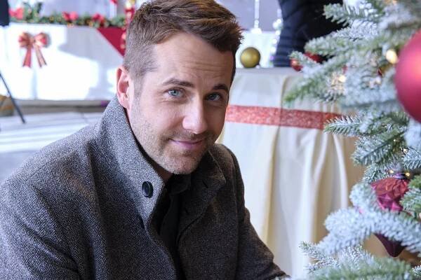 Christmas at Dollywood - Promo - Niall Matter