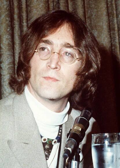Před 35 lety zahynul John Lennon: Zpěvák prý na mír kašlal a chtěl jen prachy!