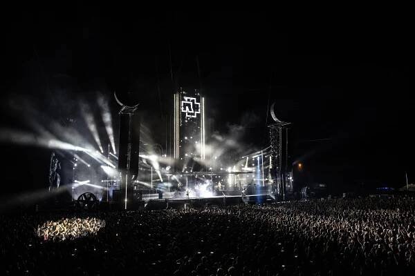 Podívejte se, jak vypadal pražský koncert Rammstein