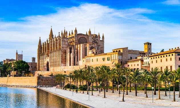 katedrála la seu a parc del mar v palma de mallorca španělsko - cathedrals - stock snímky, obrázky a fotky