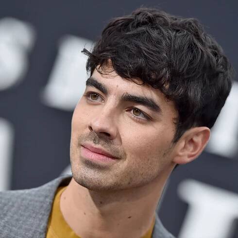 Joe Jonas Revives Long Hair and Emo Bang From 2008 — See Video