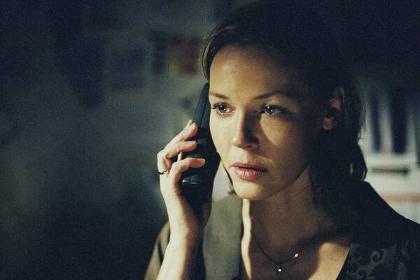 1 Connie Nielsen