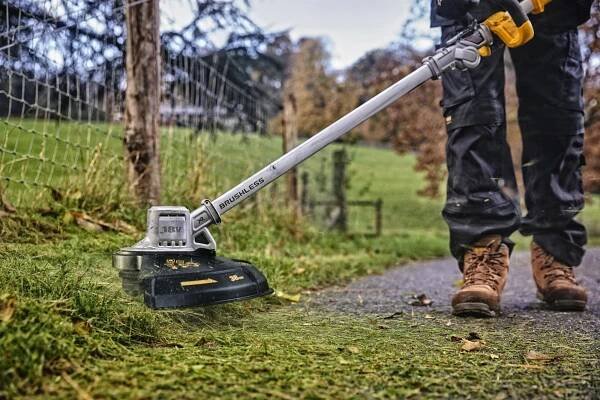 DeWALT DCMST561N