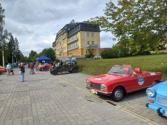 FOTO: Tatra nebo Praga. Nablýskané veterány zaplnily centrum Františkových Lázní