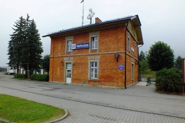 Soubor:Železniční stanice Veřovice,Staniční budova.jpg