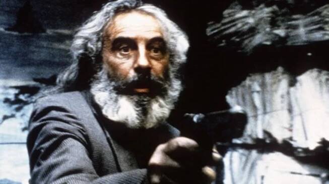 Zemřel ikonický herec Emilio Echevarría. Zářil ve filmu Amores Perros i slavné bondovce