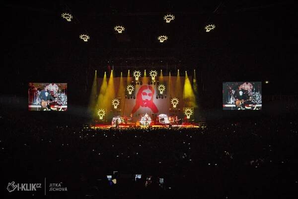 Chinaski předvedli v O2 Aréně tanec Haka a vymazlenou světelnou show! – i-klik.cz 