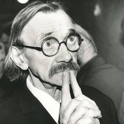 Děda Komárek, zmatený student Plha i chalupář Bohouš. Před 25 lety zemřel slavný herec Josef Kemr