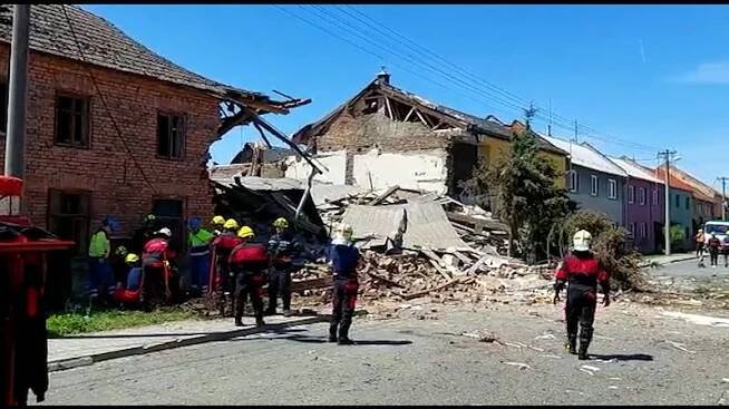 Exploze srovnala se zemí dům na Prostějovsku. Tři zranění, v sutinách hledají další