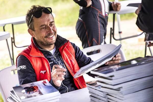 Martin Prokop a Ranger Raptor na tankodromu - 3 - GALERIE: Martin Prokop na tankodromu s Ranger Raptorem (14/16)