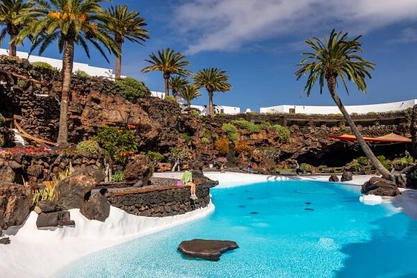 One of Spain’s warmest places for winter sun: Guide to discover Lanzarote - USTOA Blog