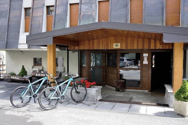 Hotel Sud Ovest a Sestriere - Bed&Bike