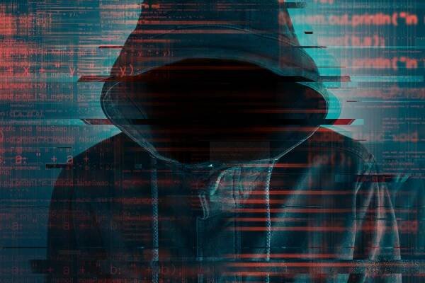 Kybernetická bezpečnost, počítačový hacker s mikinou — Stock obrázek