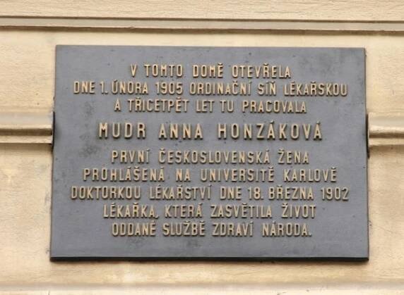 Anna Honzáková, Na Moráni čp. 1958/7