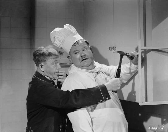 Nothing But Trouble - Z filmu - Stan Laurel, Oliver Hardy