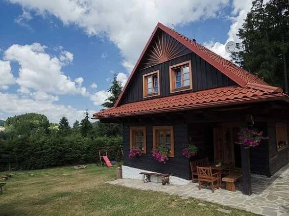 Dům, pohled ze hřiště - Horní Bečva - foto 21