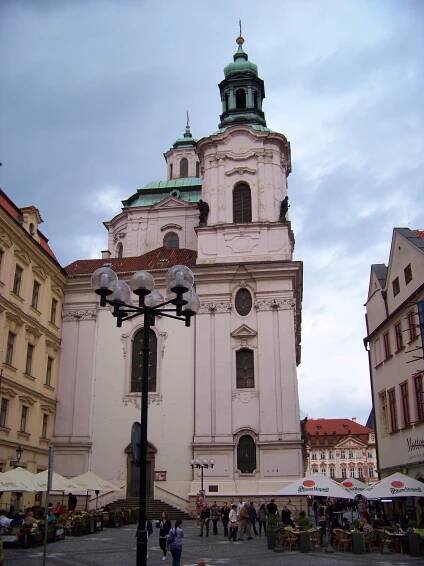 Soubor:Náměstí Franze Kafky, kostel svatého Mikuláše.jpg – Wikipedie
