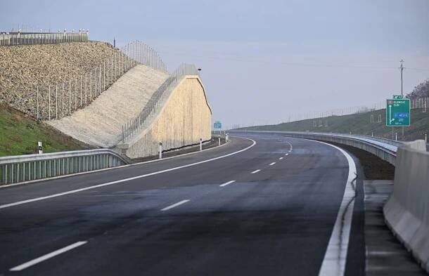 Silničáři 19. prosince slavnostně otevřeli tři navazující úseky dálnice D55 propojující Babice na Uherskohradišťsku s Bzencem na Hodonínsku.