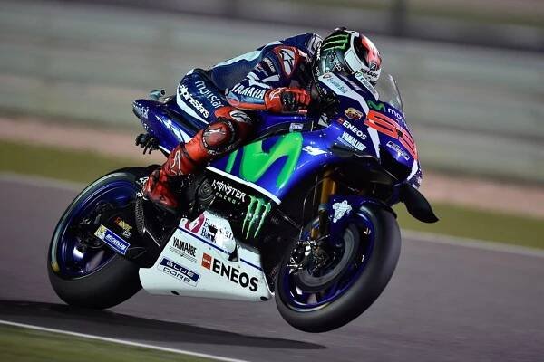 MotoGP Katar: Chlapci od Yamahy drží 1. a 2. místo - MOTOHOUSE
