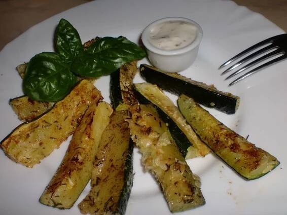 Recept: Pečené kořeněné cuketové hranolky | Tradičnírecepty.cz