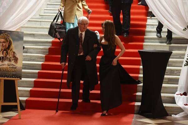 Hvězda Zlatovlásky na premiéře přivítala vzácného hosta: Dorazil i její dědeček (91), který se podílel na té z roku 1973