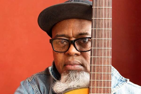Chicago-based multimedia artist Tony Smith teaches young artists to make a difference with the art they create.