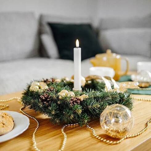 Věnec sváteční dekorační věnec zdobený zlatými dveřmi, stůl, stěna 35 cm Značka Creative Home