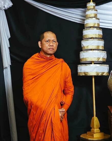 For These Buddhist Monks on the Morning Rice Run, Food is a Sacred Contract
