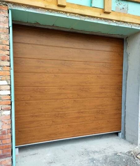 Sekční vrata s drážkou M ,Decograin zlatý dub
