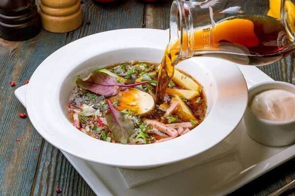 okroshka on kvass stock fotka