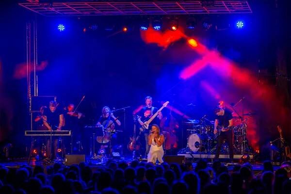 Koncert Anety Langerové rozezněl parkán | Divadlo Tramtarie Olomouc