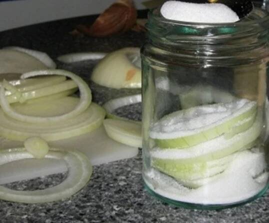 Recept: Cibulový sirup - skvělý na kašel