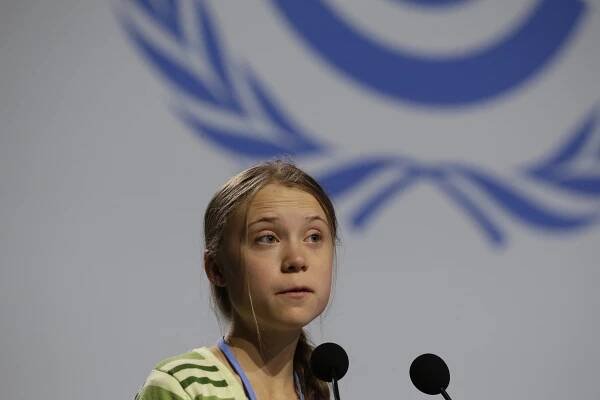 FOTO Klimatická aktivistka Thunbergová cestuje domov v preplnených nemeckých vlakoch