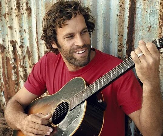 Jack Johnson Biography - Facts, Childhood, Family & Achievements of Singer-songwriter