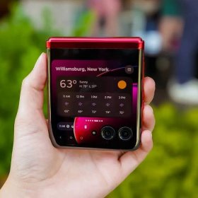 Motorola Razr Plus (2023) Hands-On: Bigger Screen, Bigger Competition for Samsung