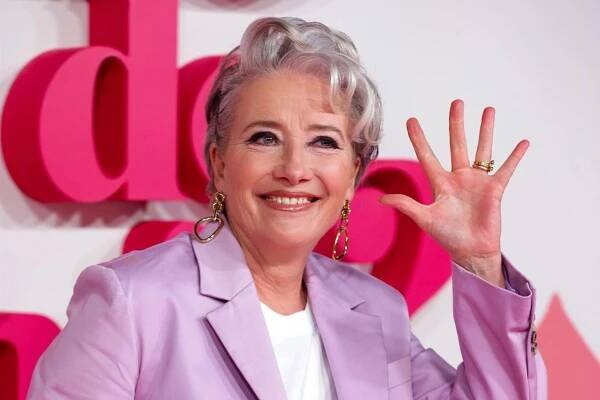 Emma Thompson z Lásky nebeské: Šlechtický titul si z rukou prince Williama převzala v teniskách