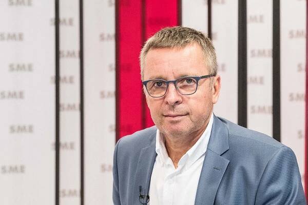 Návod na úspešnú reformu: Silný líder a nečakať, že ju podporia všetci
