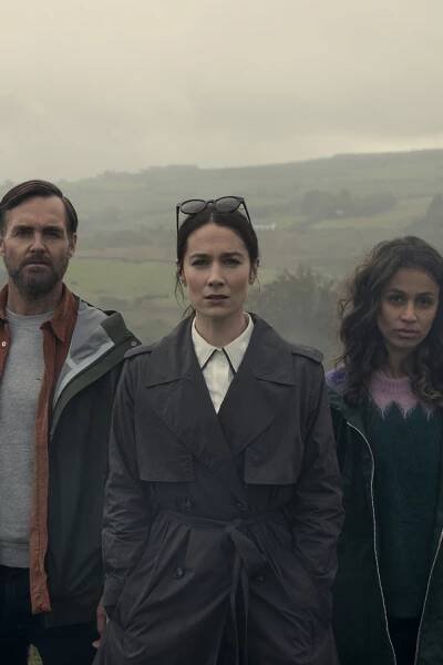 Will Forte as Gilbert Power, Siobhán Cullen as Dove, Robyn Cara as Emmy Sizergh in episode 102 of Bodkin