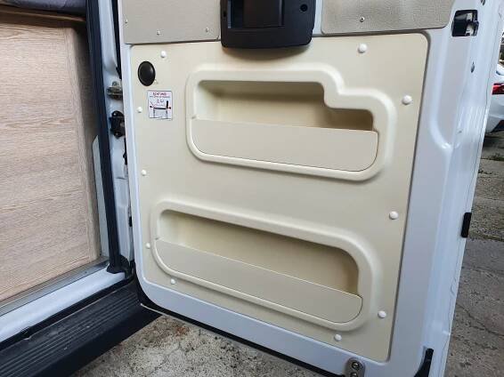 Obkladový panel pro Fiat Ducato s úložným prostorem - pravá strana