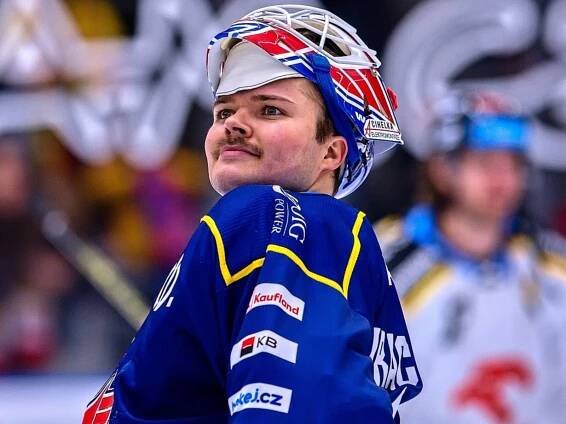 V brance to začíná bolet čím dál tím víc, říká gólman Motoru Dominik Hrachovina
