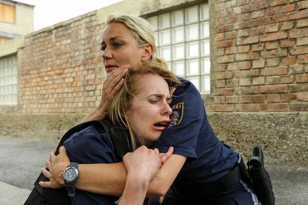 CopStories - Bitte ned - Z filmu - Kristina Bangert, Cornelia Ivancan