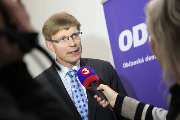 Praha se v otázce dopravy chová arogantně, hejtman Petera pouze přihlíží