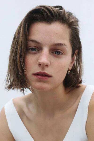 Emma Corrin herec/herečka