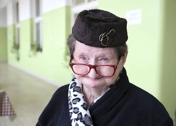 Čiperná bába z Babovřesk Bursová oslavila 90 let! Chci mladého kluka, nemám na něj peníze!