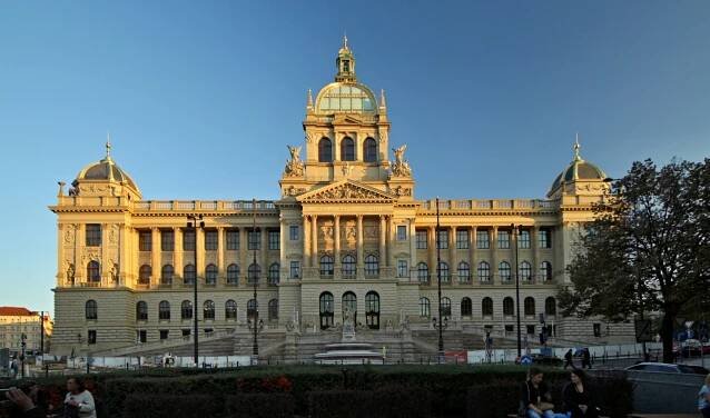Soubor:Praha Národní muzeum 2.jpg – Wikipedie