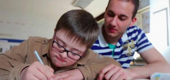 Proti umělým potratům dětí s Downovým syndromem bojoval například francouzský vědec Jérôme Lejeune, který díky svým objevům umožnil prenatální diagnostiku Downova syndromu