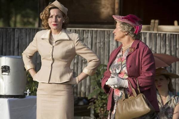 Otec Brown - Poslední hráč - Z filmu - Nancy Carroll, Sorcha Cusack