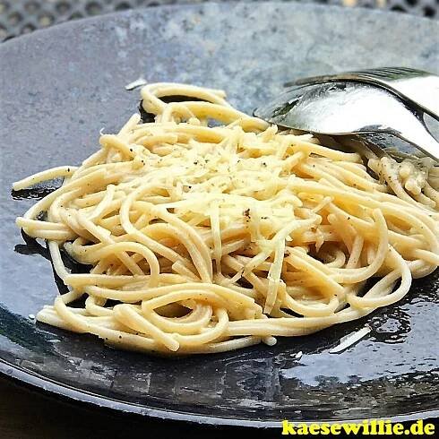 Pasta Cacio e Pepe ( Pasta mit Käse & Pfeffer)